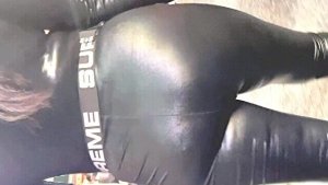 ムチムチ全身レザースーツ尻盗撮